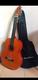 Se vende guitarra acústica con estuche 